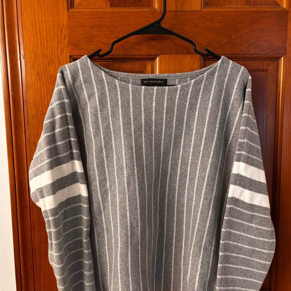 Banana Republic Gray and White Striped Sweater - M